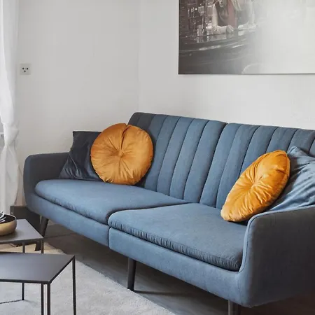 Blue Lagoon: Design Fur 4 Mit Schreibtisch, Parkplatz, Kuche * Hof (Bavaria)