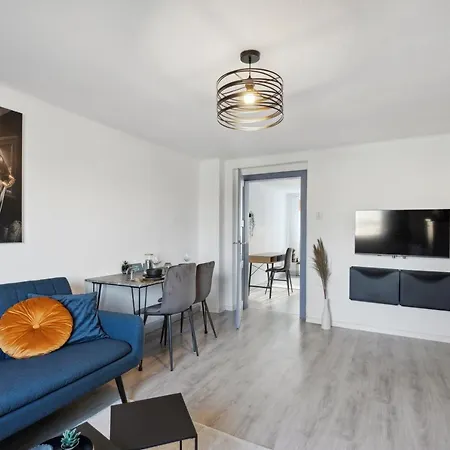 Apartment Blue Lagoon: Design Fur 4 Mit Schreibtisch, Parkplatz, Kuche