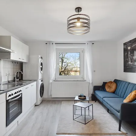 Blue Lagoon: Design Fur 4 Mit Schreibtisch, Parkplatz, Kuche *